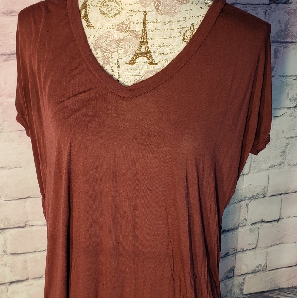 Maroon tshirt